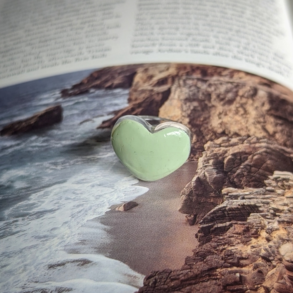 Vintage Y2K Mint Green Chunky Acrylic Heart Ring Size 6.5